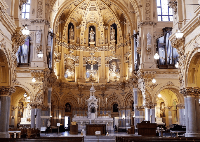 Interior iglesia