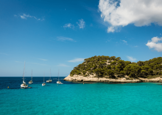 Costa de Formentera con barcos